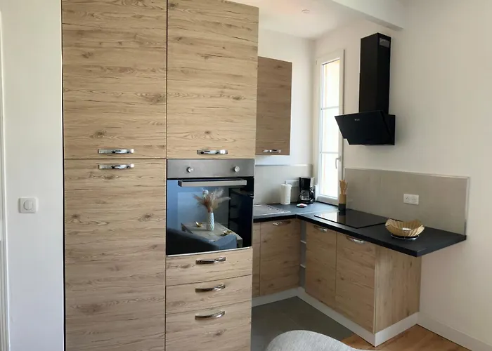 T2 - A Deux Pas De La *